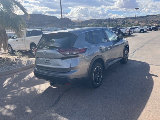Used 2024 Nissan Rogue SV AWD/4WD image 3