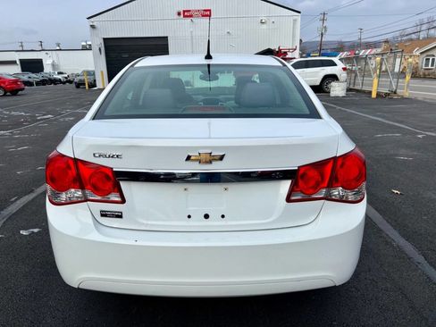 Used 2013 Chevrolet Cruze LS image 5