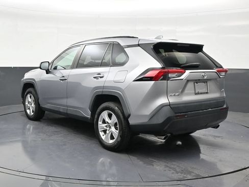 Used 2021 Toyota RAV4 XLE FWD image 3