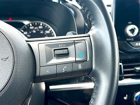 Used 2025 Nissan Pathfinder SV FWD image 27
