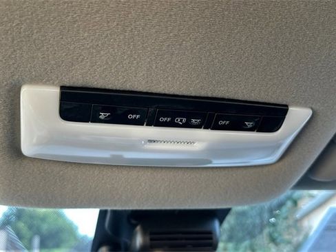 Used 2025 Nissan Versa SV image 29