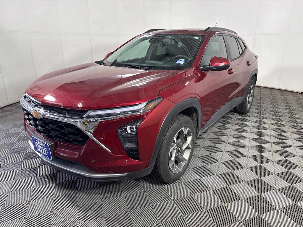 Used 2025 Chevrolet Trax LT FWD image 4