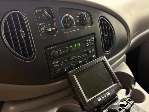 Used 2001 Ford E-350 and Econoline 350 XLT image 52