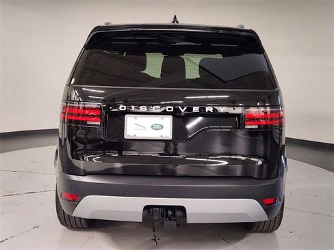 Used 2025 Land Rover Discovery S image 10