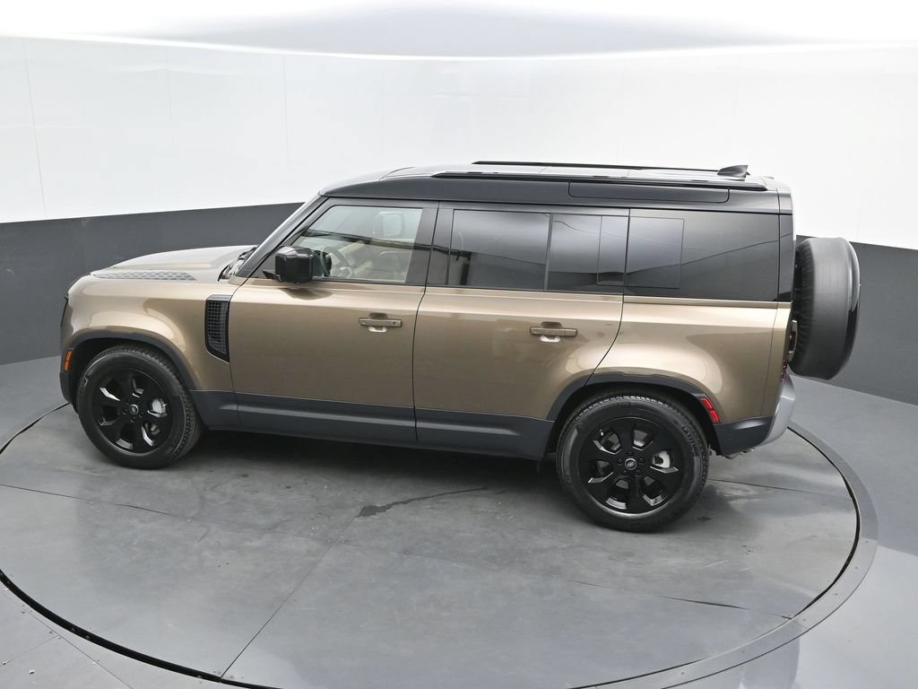Used 2025 Land Rover Defender 110 S AWD/4WD image 34