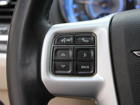 Used 2013 Chrysler 300 image 11