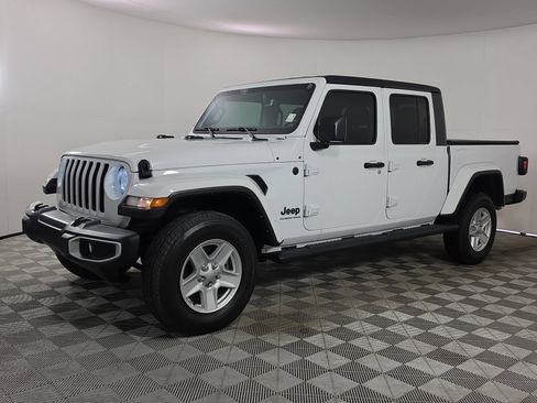 Used 2023 Jeep Gladiator Sport AWD/4WD image 3