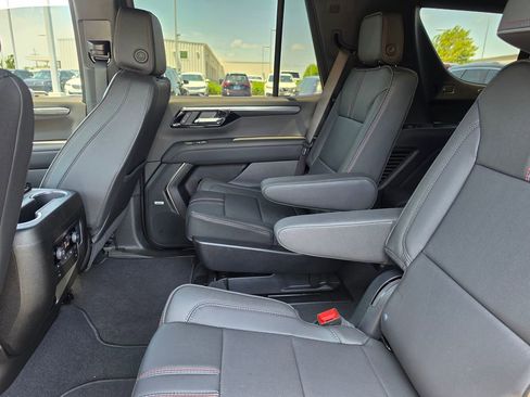 Used 2026 Chevrolet Tahoe RST w/ RST Performance Edition AWD/4WD image 11