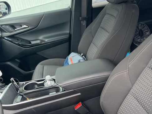 Used 2025 Chevrolet Equinox LT image 6