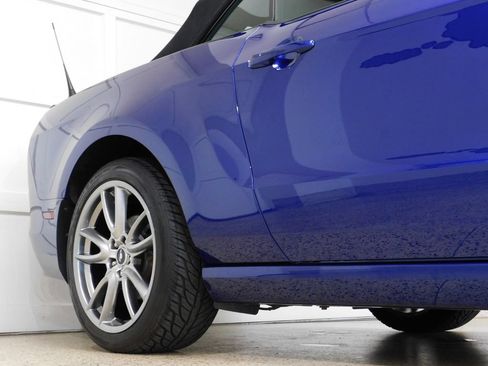 Used 2013 Ford Mustang GT Premium w/ Electronics Pkg RWD image 19