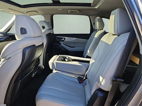 Used 2023 Acura MDX Technology image 11