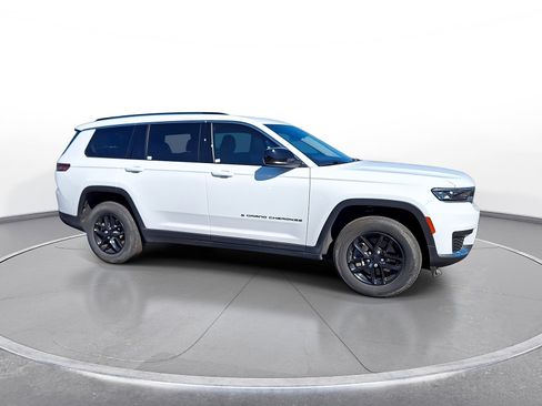 Used 2023 Jeep Grand Cherokee L Laredo AWD/4WD image 2