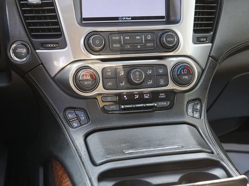 Used 2018 Chevrolet Suburban Premier AWD/4WD image 24