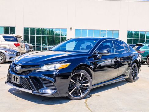 Used 2020 Toyota Camry XSE FWD image 1