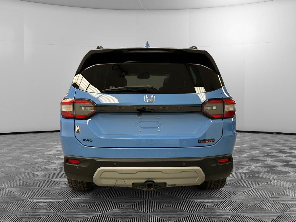 Used 2025 Honda Pilot TrailSport image 4