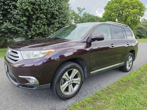 Used 2011 Toyota Highlander Limited w/ Tow Pkg AWD/4WD image 2