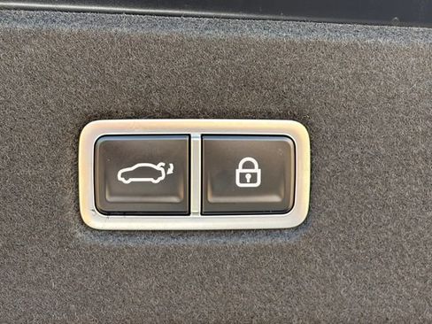 Used 2025 Hyundai Ioniq 6 SE RWD image 12