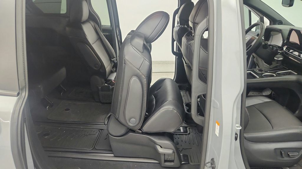 Used 2026 Toyota Sienna XLE Woodland Edition AWD/4WD image 50