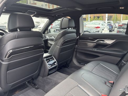 Used 2021 BMW 740i w/ M Sport Package image 27