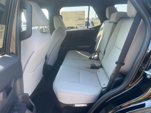 New 2026 Toyota 4Runner SR5 AWD/4WD image 12