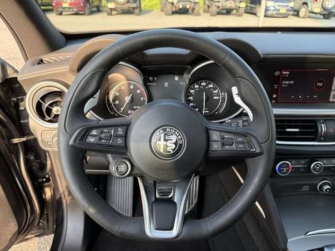 Used 2023 Alfa Romeo Stelvio Veloce AWD/4WD image 18