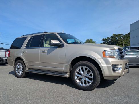 Used 2017 Ford Expedition Limited RWD image 2