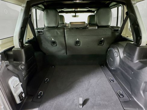 Used 2022 Jeep Wrangler Sahara image 27