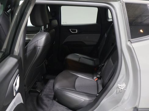 Used 2023 Jeep Compass Latitude w/ Convenience Group image 18