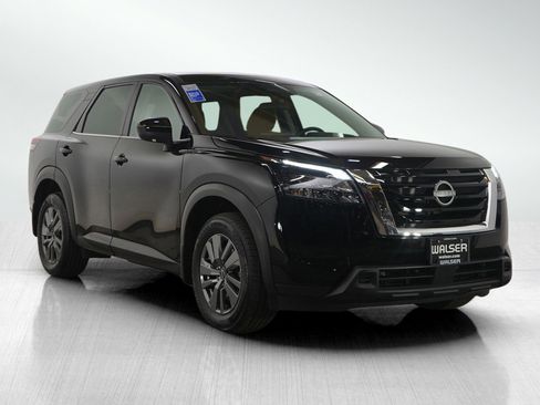 Used 2024 Nissan Pathfinder S image 7