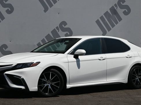 Used 2024 Toyota Camry SE w/ Blackout Package (TMS) FWD image 1