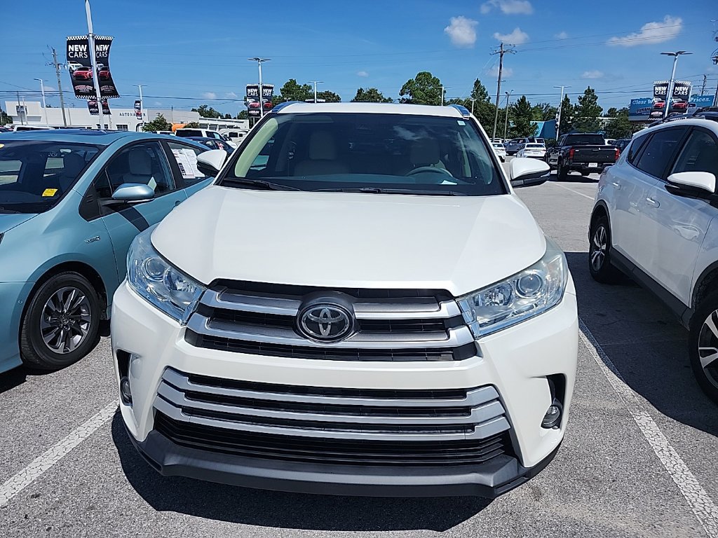 Used 2019 Toyota Highlander XLE FWD image 14