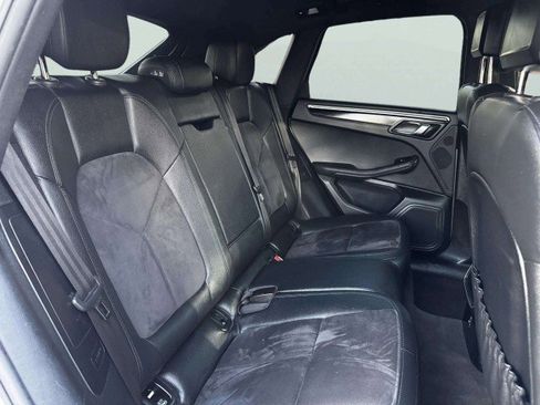 Used 2018 Porsche Macan image 41