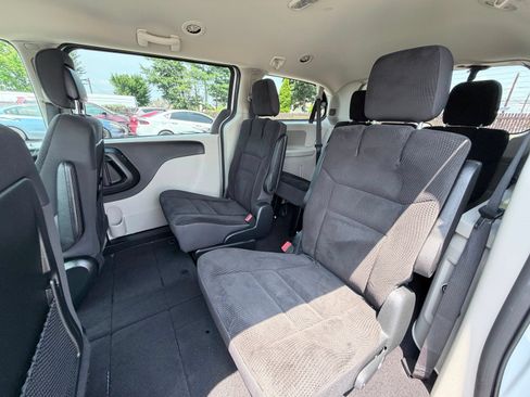 Used 2019 Dodge Grand Caravan SE w/ UConnect Hands-Free Group FWD image 18