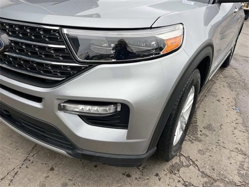 Used 2022 Ford Explorer XLT w/ Equipment Group 202A image 9
