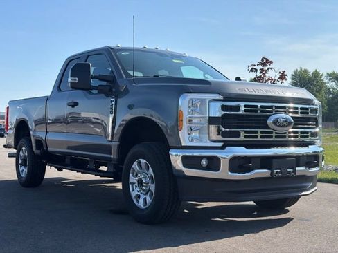 Used 2023 Ford F250 XLT w/ Snow Plow/Camper Package AWD/4WD image 1