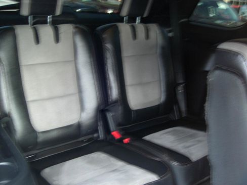 Used 2017 Ford Explorer XLT w/ Equipment Group 202A image 17