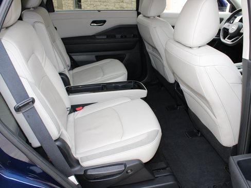 Used 2024 Nissan Pathfinder SL w/ SL Premium Package image 18