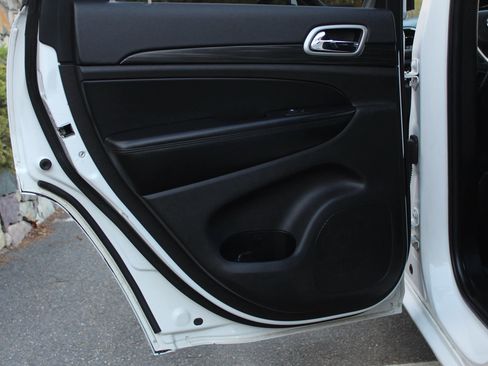 Used 2019 Jeep Grand Cherokee Altitude AWD/4WD image 14