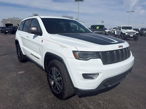 Used 2018 Jeep Grand Cherokee Trailhawk w/ Trailhawk Luxury Group image 3