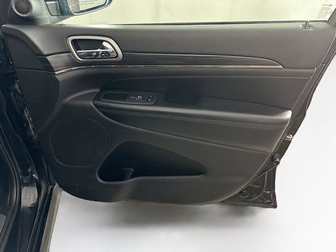 Used 2020 Jeep Grand Cherokee Limited X image 32