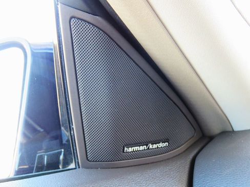 Used 2011 Mercedes-Benz E 550 Sport image 20