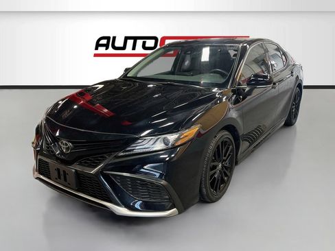 Used 2023 Toyota Camry XSE FWD image 3