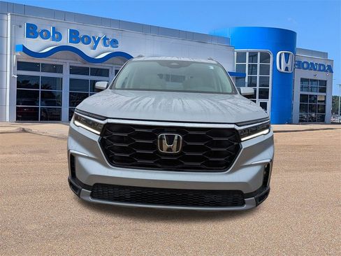 Certified 2024 Honda Pilot Touring image 8