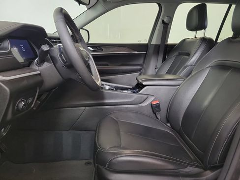 Used 2023 Jeep Grand Cherokee Limited w/ Black Appearance Package RWD image 12