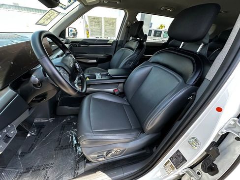 Used 2024 Kia EV9 Light Long Range RWD image 11
