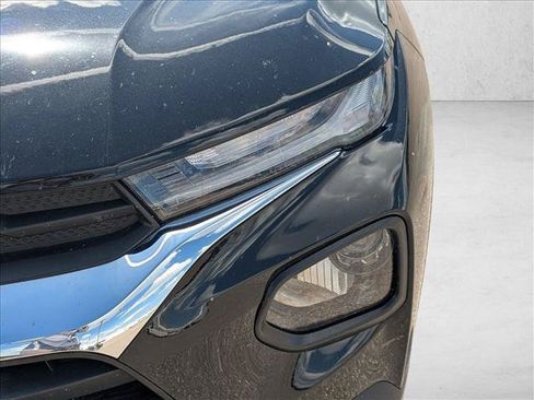 Used 2023 Chevrolet TrailBlazer LT FWD image 9
