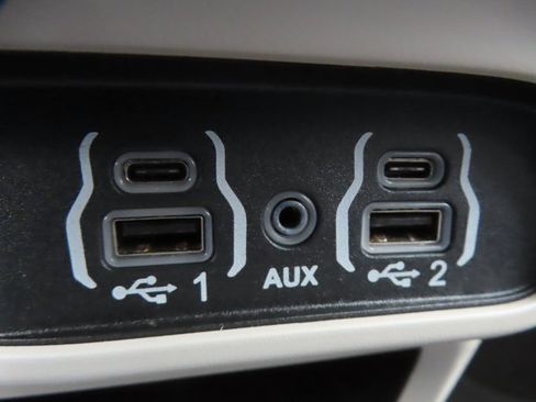Certified 2024 Chrysler Pacifica Touring-L FWD image 11