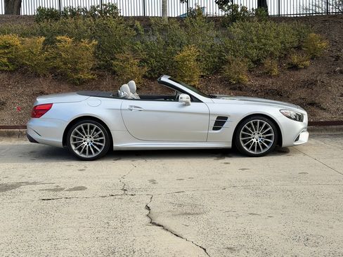 Used 2017 Mercedes-Benz SL 450 image 2