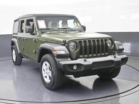 Used 2022 Jeep Wrangler Unlimited Sport AWD/4WD image 9