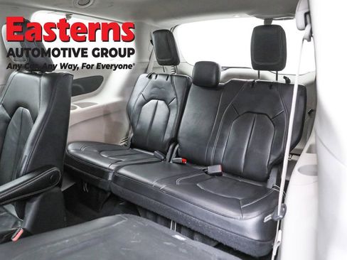 Used 2022 Chrysler Pacifica Touring-L FWD image 26